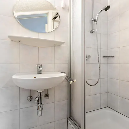 Near Lift شقة انتدورف